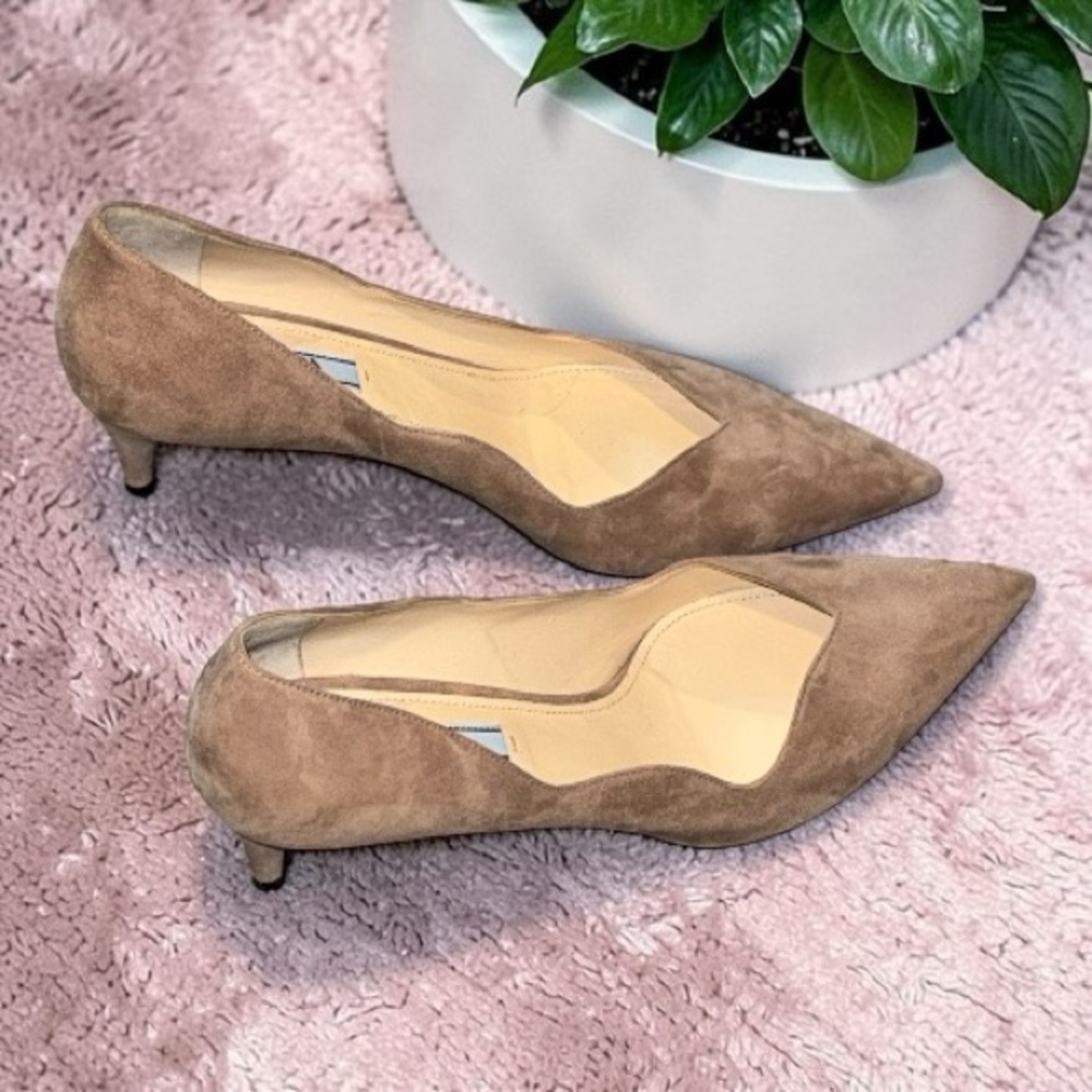 Prada Scalloped Suede Low-Heel Pumps Size 38 🔥